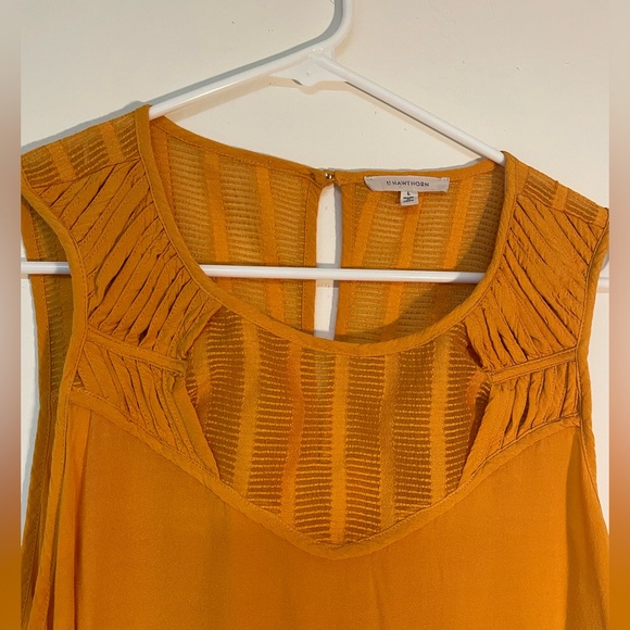 Mustard yellow sleeveless top - Picture 2 of 4